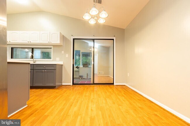 Foto del edificio - 4 Brighton Ct