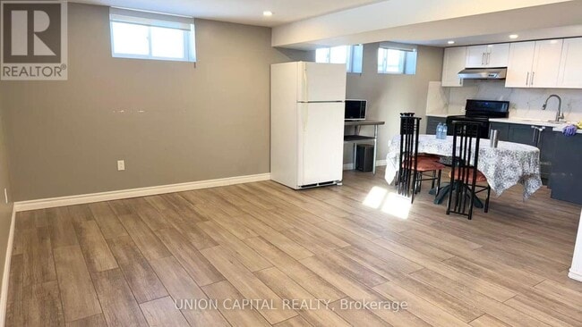 Building Photo - 19 Baylawn Dr