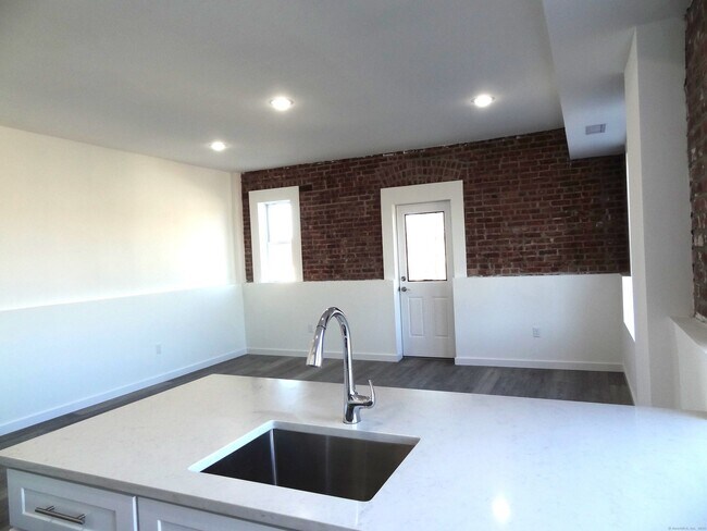 Foto del edificio - 2806 Fairfield Ave