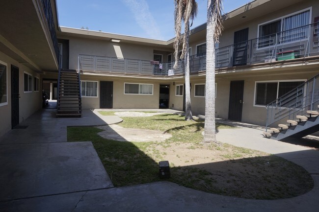 Building Photo - Berendo Townhouse Apartments