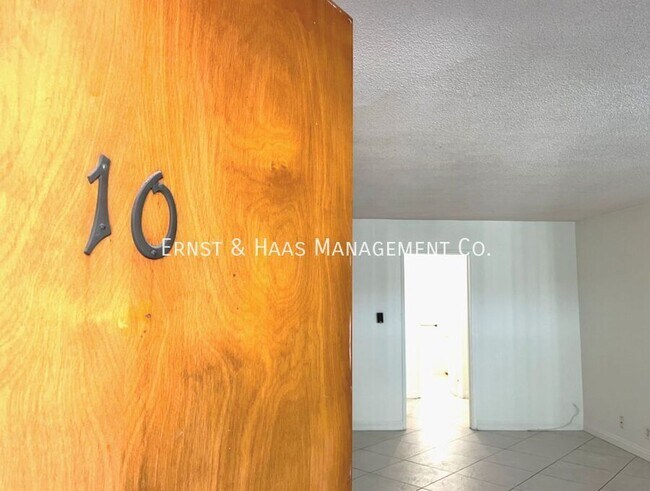 Foto del edificio - 120 Alamitos Ave