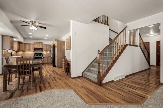 Building Photo - 8450 Melross Ct