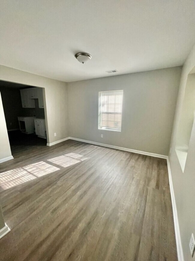 Foto del edificio - Don't miss out on this Adorable 3 bedroom 2 bath home . Located in Lincolnton