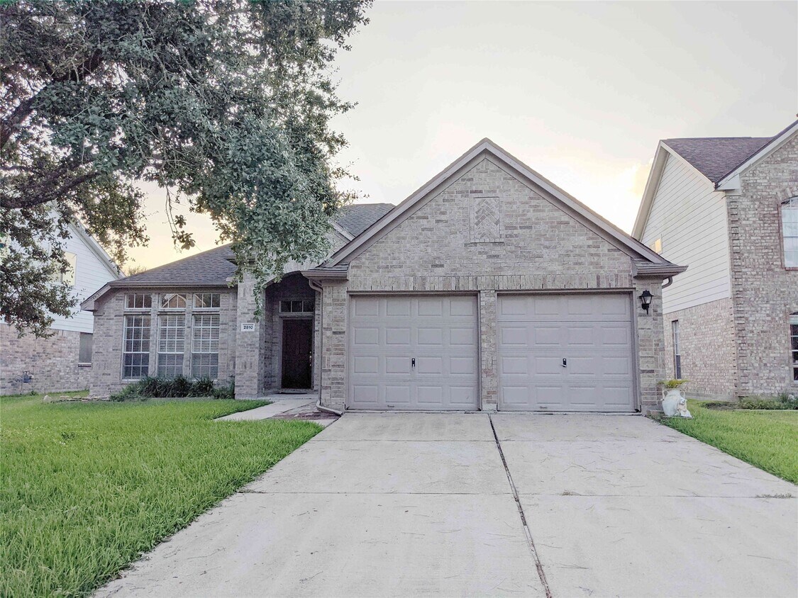 Foto principal - 2810 Foxden Dr