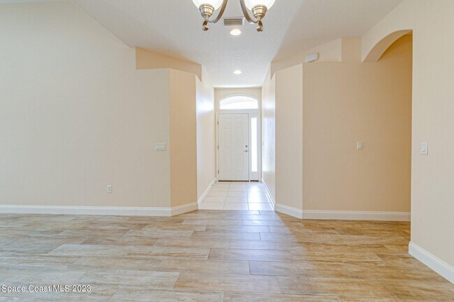 Foto del edificio - 526 McGuire Blvd