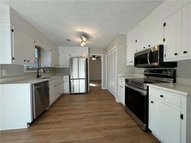 Photo - 2020 Kemp Rd NE House