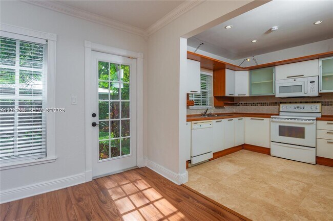 Building Photo - 5490 SW 57th Ave