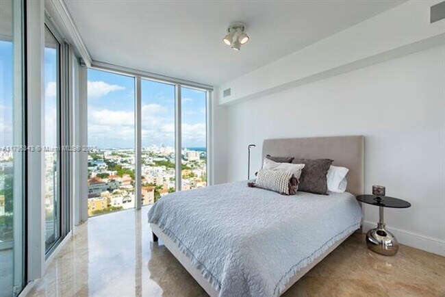 Foto del edificio - 1000 South Pointe Dr