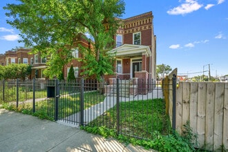 Building Photo - 4751 W Monroe St