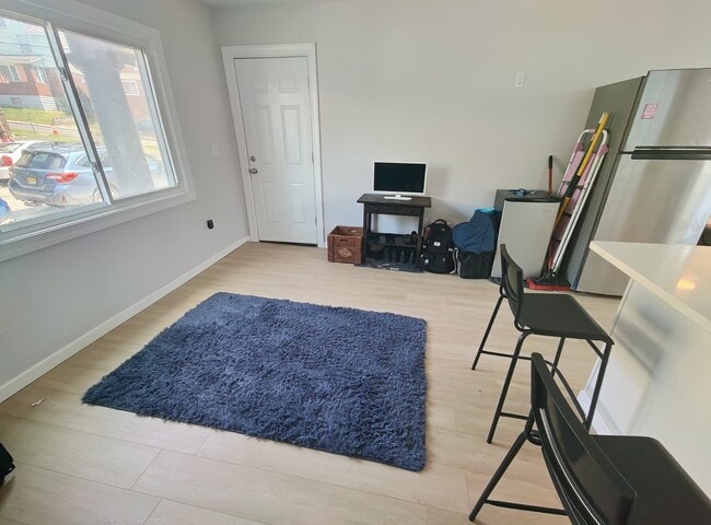 Building Photo - 325 Rustic Ave