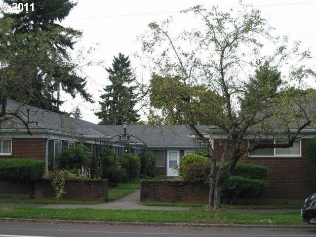 Primary Photo - 6739 SE Woodstock Blvd