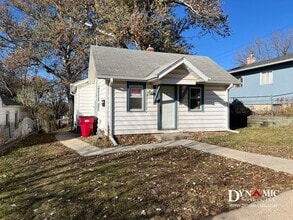 Building Photo - 403 S Wayland Ave