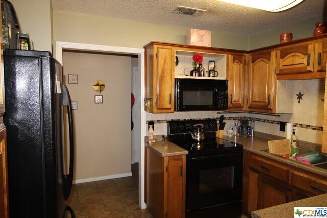 Building Photo - 104 Zarley Dr