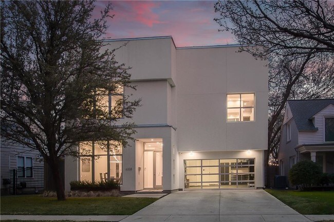 Foto del edificio - 6338 Lakeshore Dr