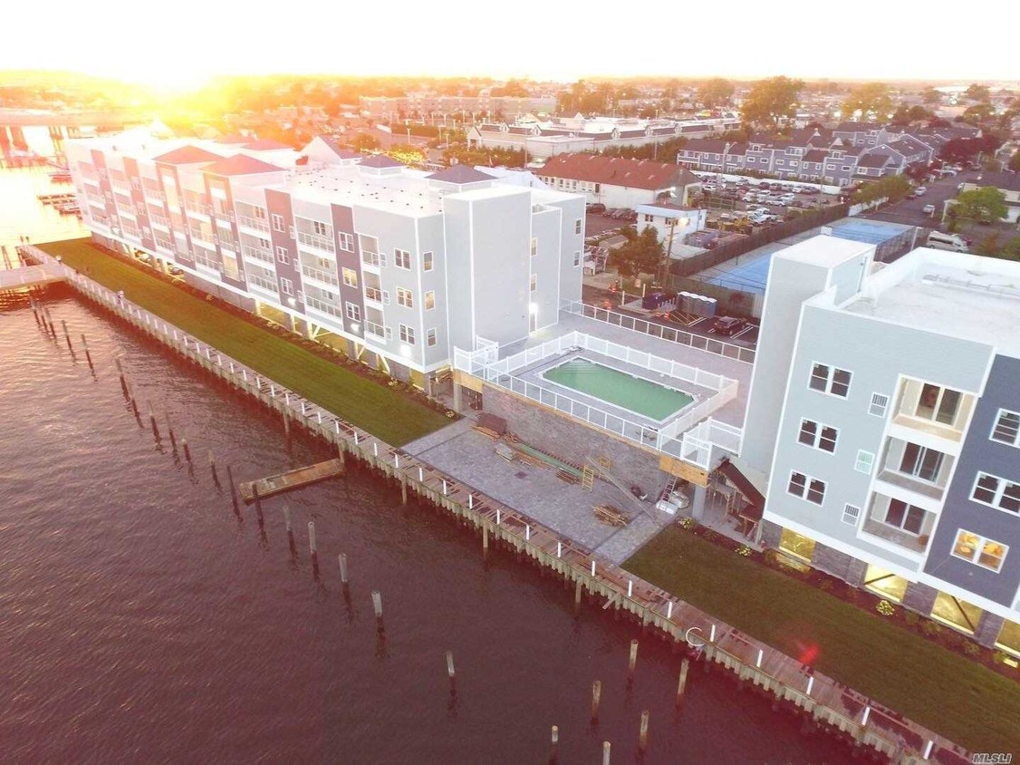 Foto principal - 100-150 Waterview Rd