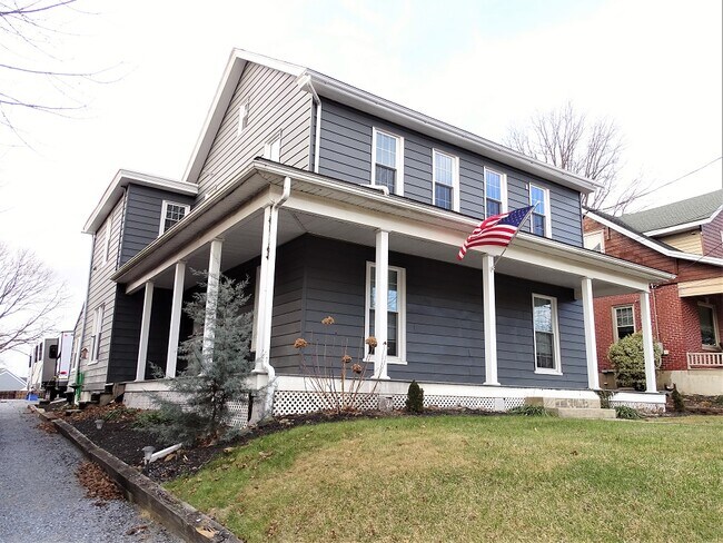 Building Photo - 783 E Main St