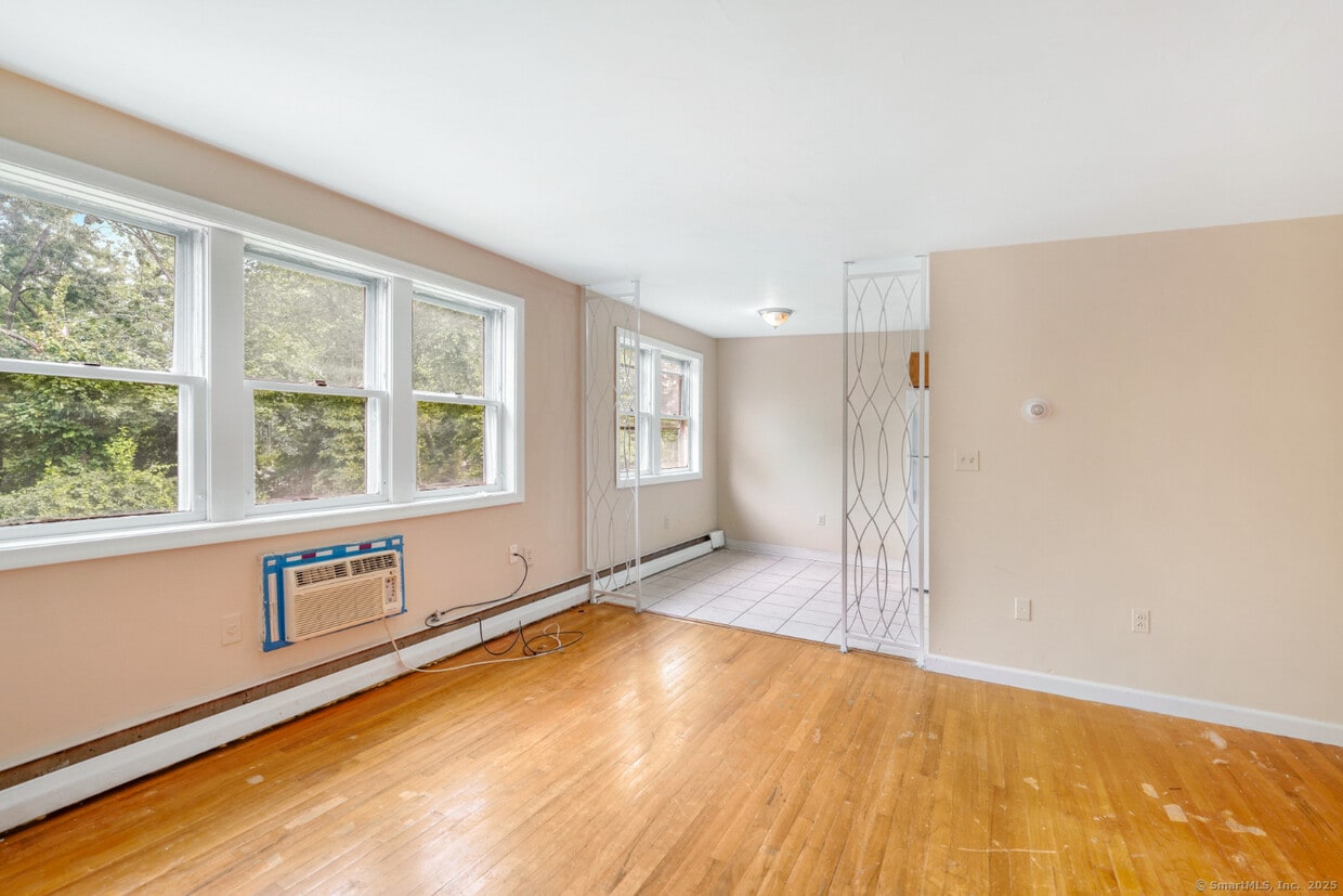 Primary Photo - 183 Barker St