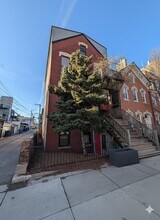 Building Photo - 916 N Noble St