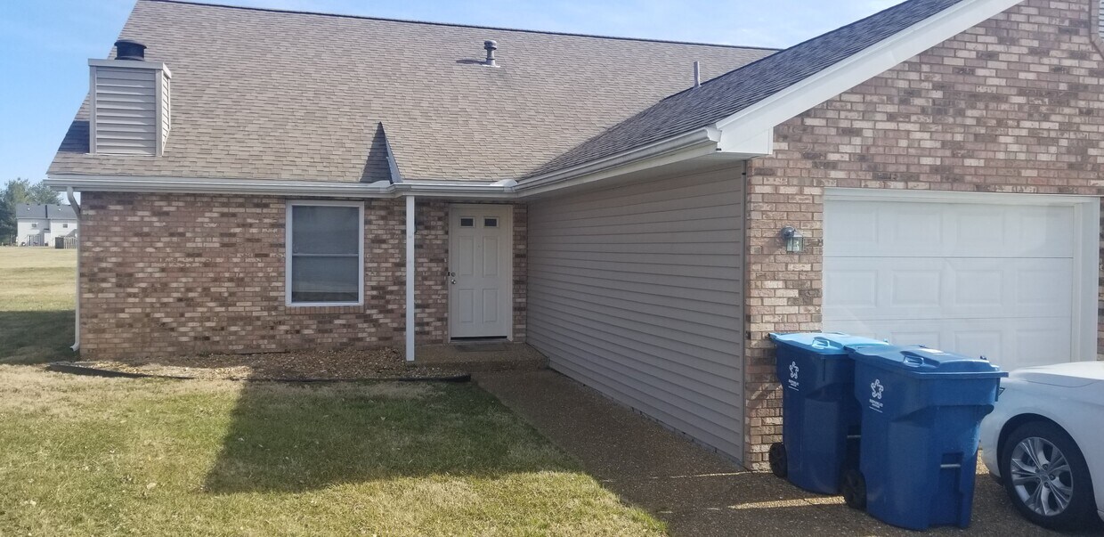 Foto principal - 34 Fox Meadow Ln