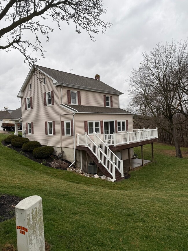 Building Photo - 7350 Seneca Ridge Dr