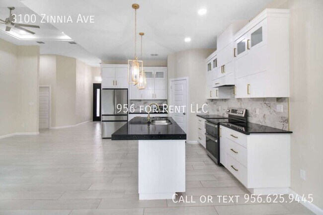 Building Photo - 3100 E Zinnia Ave