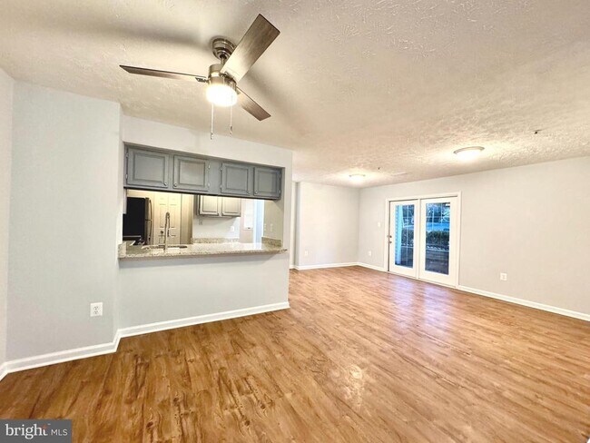 Foto del edificio - 12201 St Peter Ct