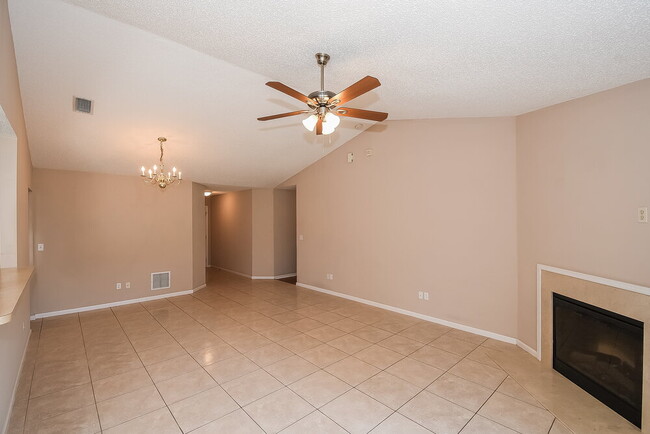 Building Photo - 6522 Blue Leaf Ln
