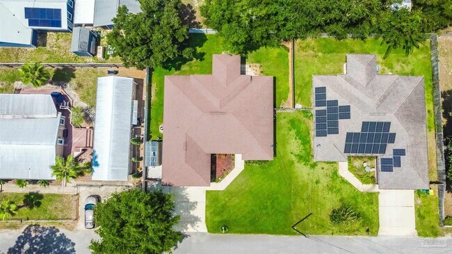 Foto del edificio - 305 Friar Tuck Rd