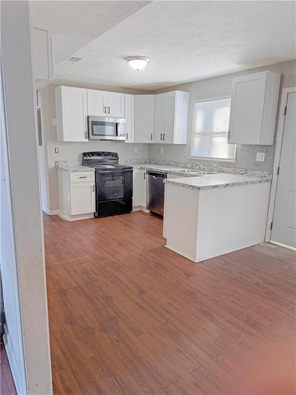 Foto del edificio - 5161 Ridge Forest Dr