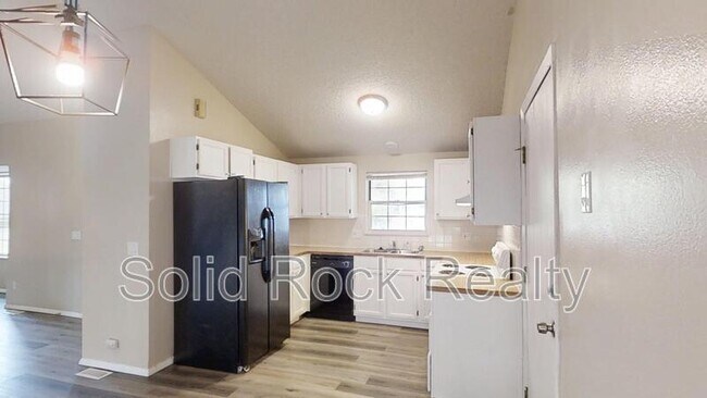 Building Photo - 6570 Montarbor Dr