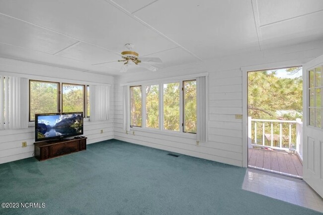 Building Photo - 221 Horse Pen Ln