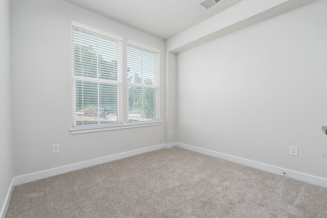 Building Photo - 12833 Red Clover Wy