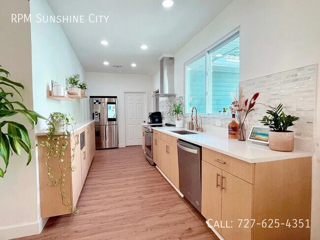 Building Photo - 808 24th Ave N