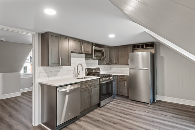 Building Photo - 249 N Mulberry St