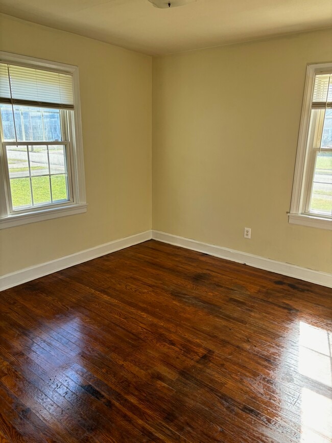 Foto del edificio - 114 S Center St