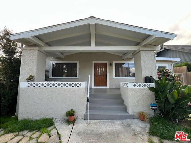 Foto del edificio - 815 N Hobart Blvd
