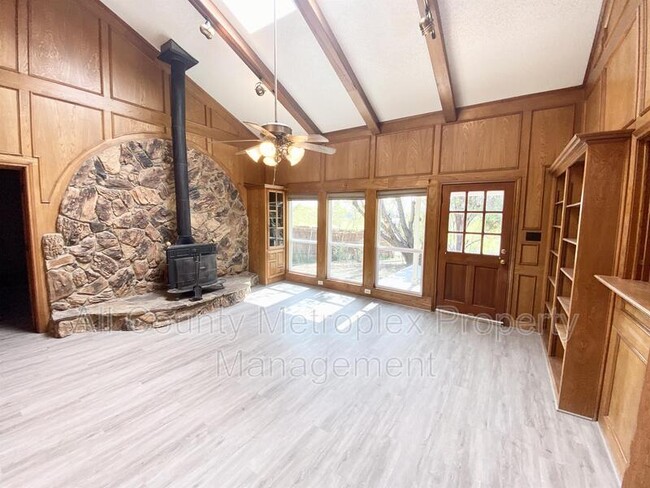 Building Photo - 2023 Springwood Pl