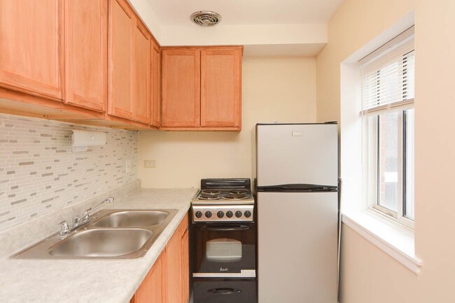 Foto del edificio - 3825 N Pine Grove Ave