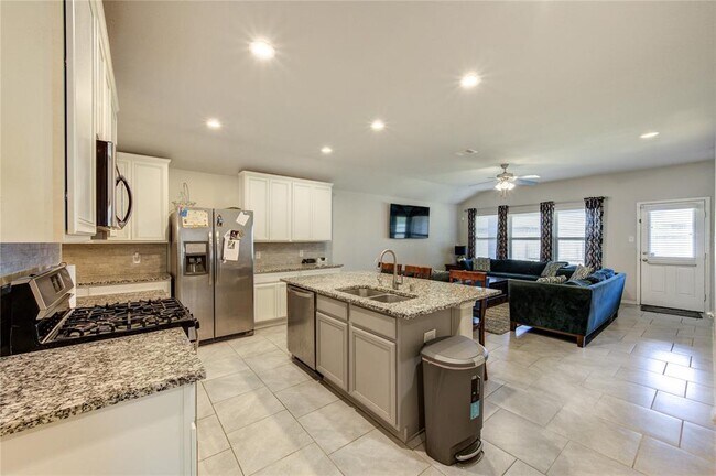 Foto del edificio - 9011 Hemlock Dr