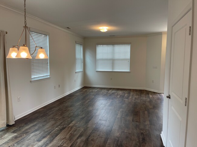 Foto del edificio - 1685 Halesworth Ln