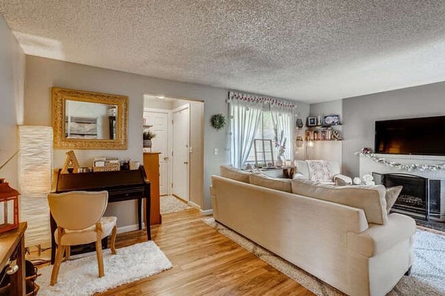 Foto del edificio - 3420 E 18th St