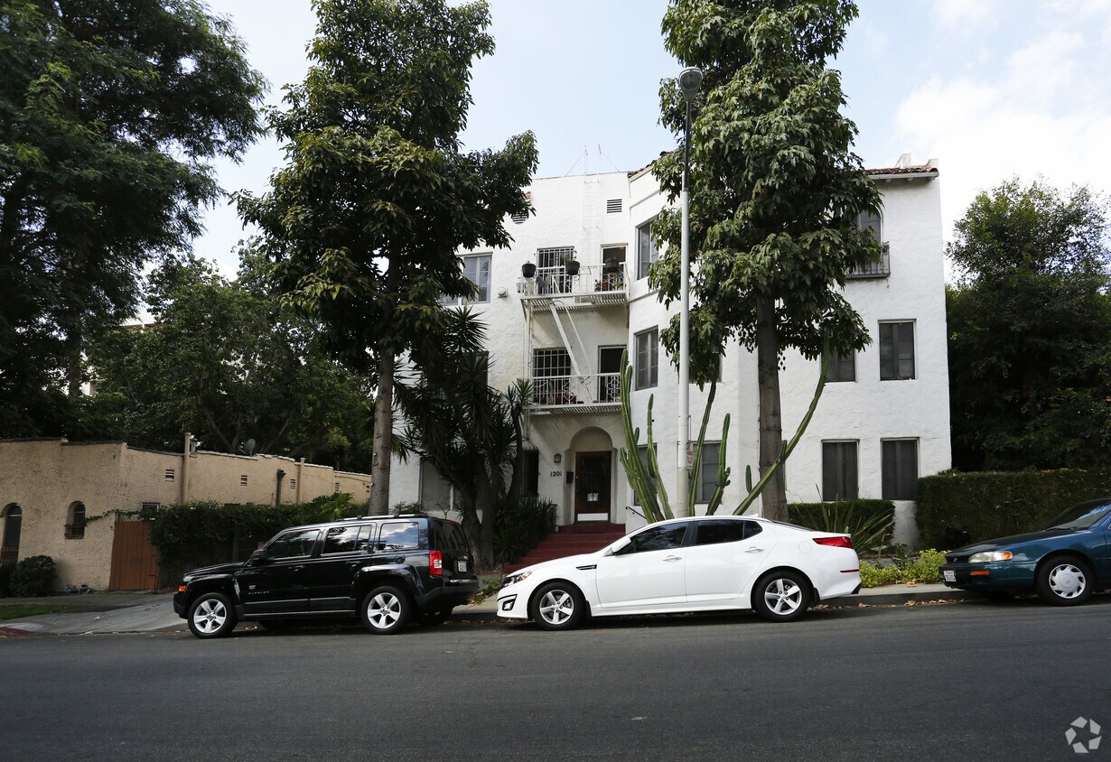 Edificio - 1201 N Orange Grove Ave