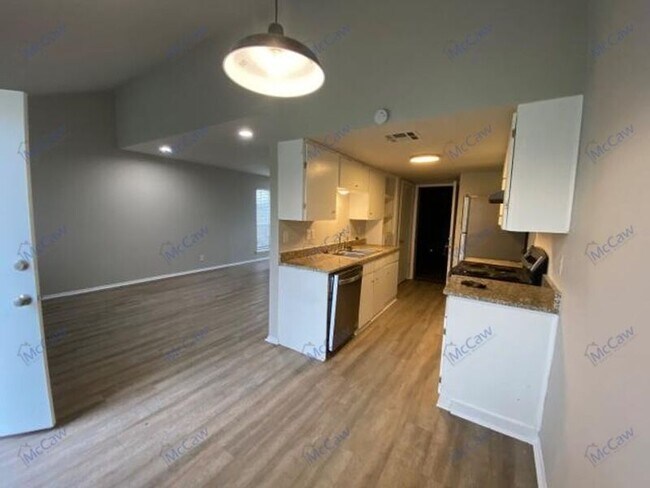 Building Photo - 3106 Trenton Dr