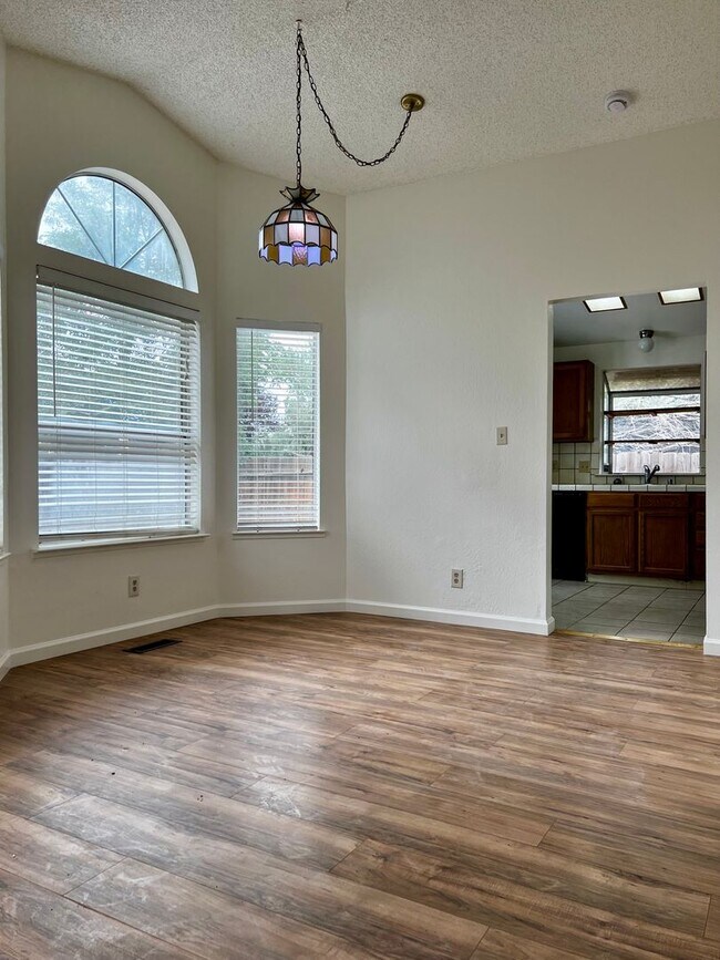 Foto del edificio - 1411 Ambassador Drive - Located in Northwe...