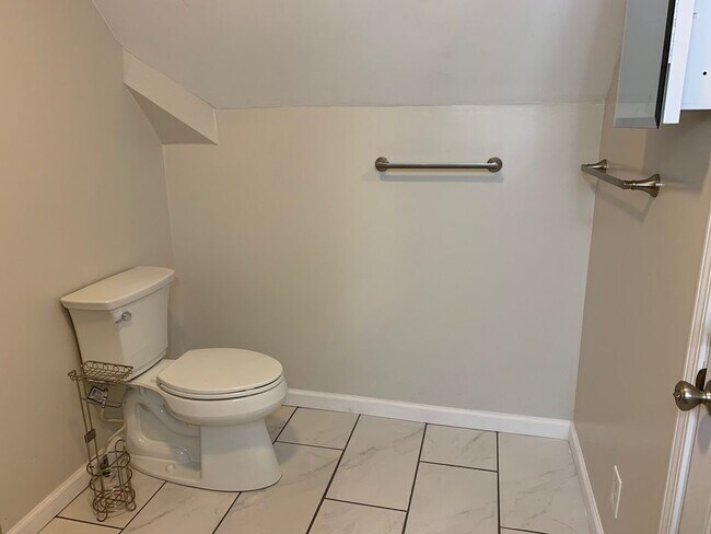 Baño 2 - 717 Maryland Ave
