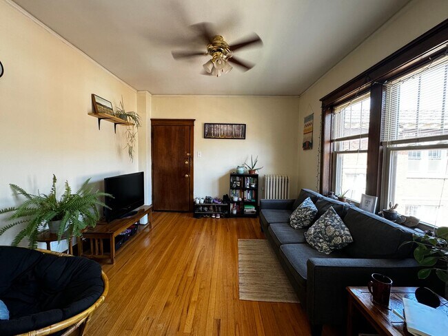 Foto del edificio - 4830 W Hutchinson St