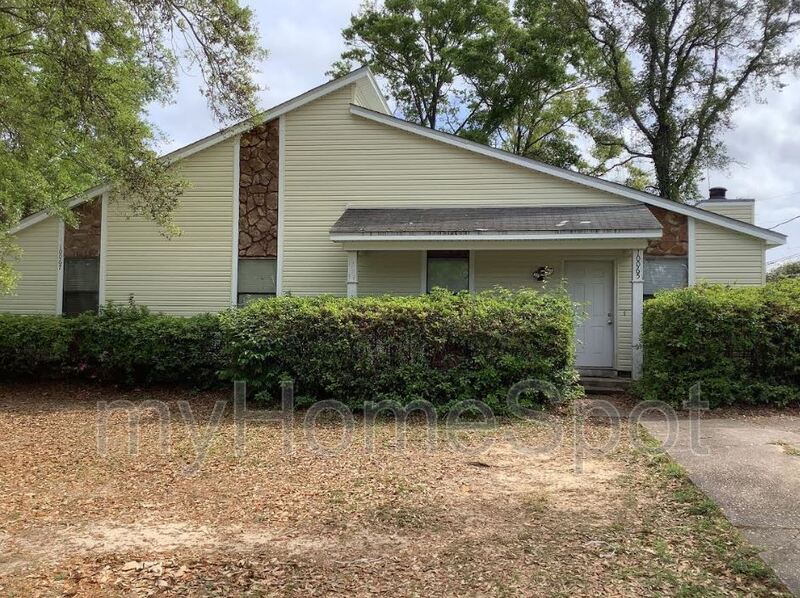 Foto principal - 10065 Hillview Dr