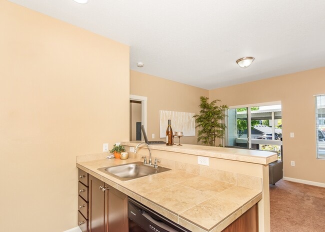Stern 1x1 652 sq. ft. - The Landing Apartments and Townhomes