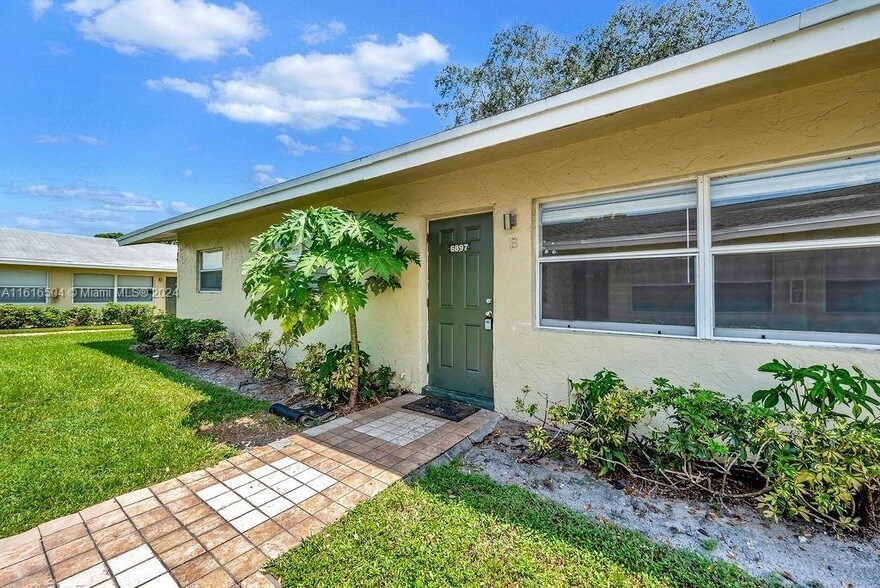 Foto principal - 6903 SW 5th Street Unit 1-4