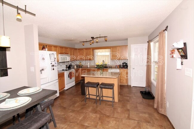 Building Photo - 4401 Clifton Dr